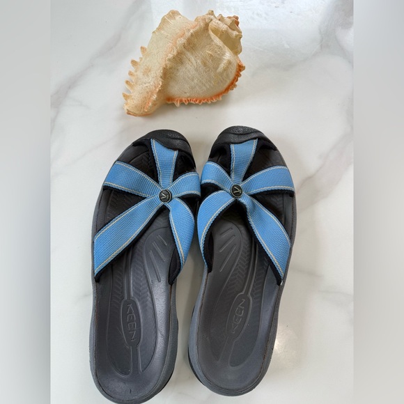 Keen Shoes - Keen Women’s Black and Light Blue Cross-Strap Sandals
